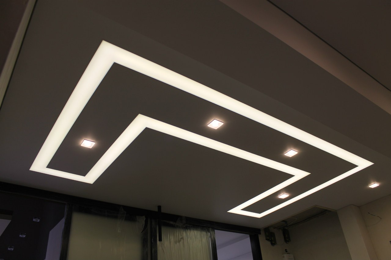 stretch light ceiling